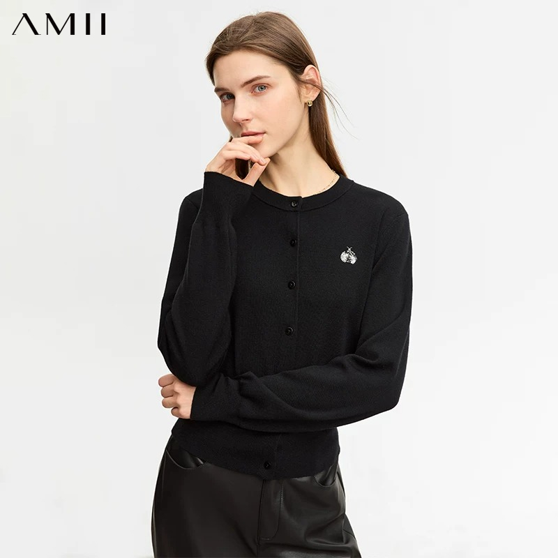 Embroidery Lady Bug - Sweater Wol Minimalis AMII untuk Wanita