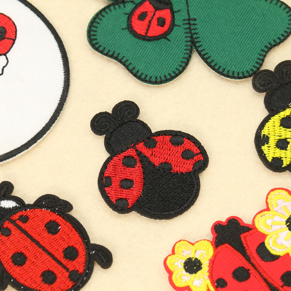 2 buah kartun kumbang empat da - Embroidery Lady Bug ulasan dan harga